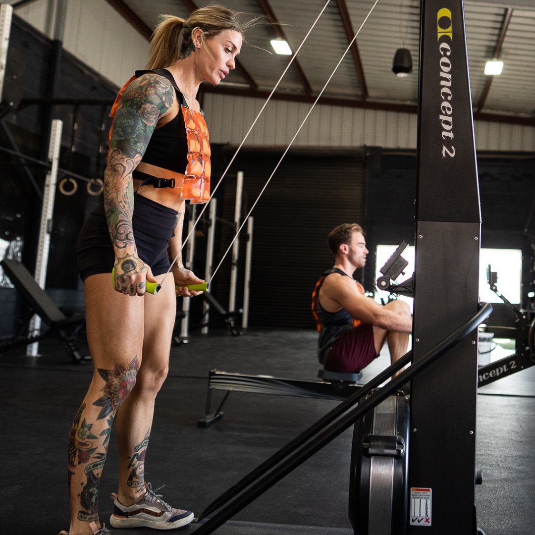 picture of two hybrid athletes training for hyrox or crossfit while wearing CoolOver cooling vests